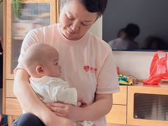 -上海雏渐肥月嫂