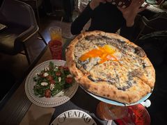 招牌黑松露温泉蛋披萨-IL TEATRO 精品意大利餐厅