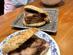 -老天桥酱肉烧饼夹肘子(天桥店)