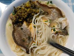 雪菜脱骨黄鱼面-洪大妈·黄鱼面(金山嘴渔村店)