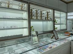 -翰佐蔡司小乐圆·依视路星趣控·暴龙眼镜折扣店
