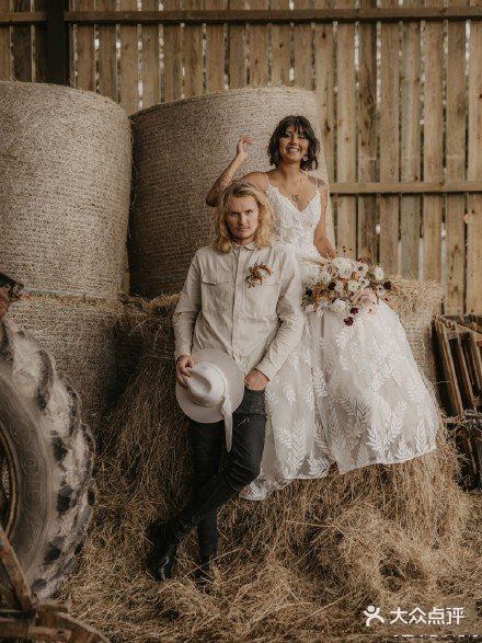 谷仓里的波西米亚婚礼  我喜欢这干草垛