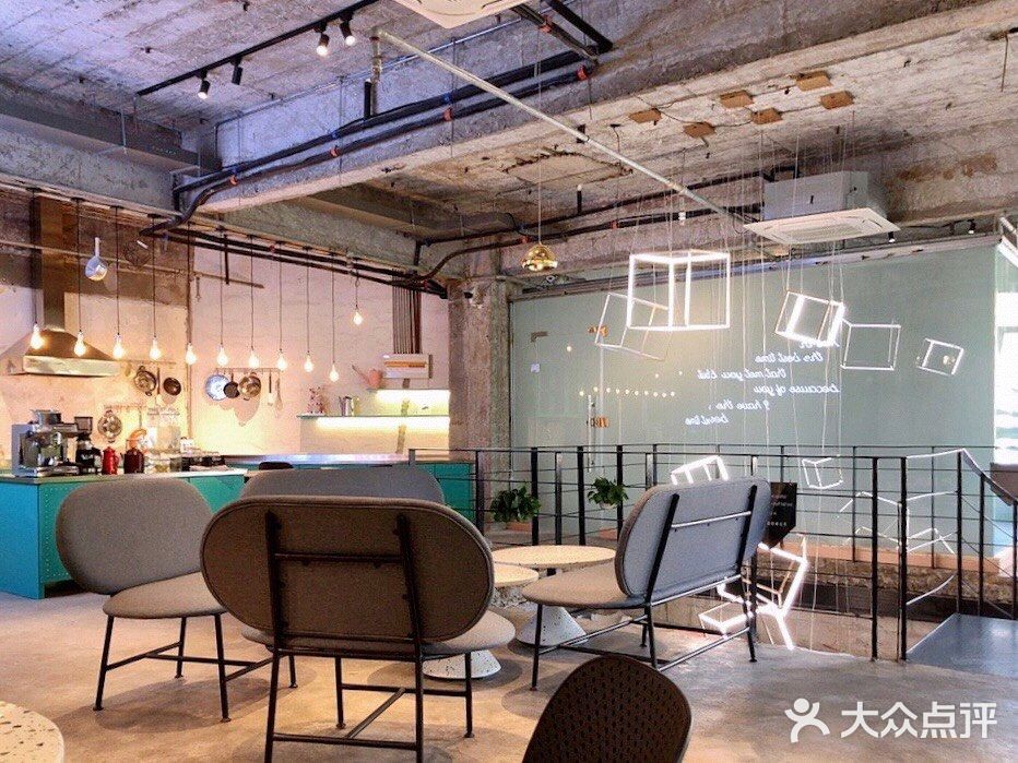 地理位置：第一楼街阿波罗KTV对面