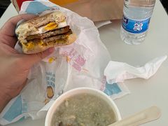 -麦当劳(上海虹桥站30B检票口楼上)