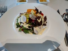 生煎大虾配混合青菜沙拉-北京华彬费尔蒙酒店·刃餐厅