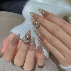 -悦指间美甲美睫