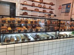 面包甜点陈列柜-81BAKERY(大学路店)