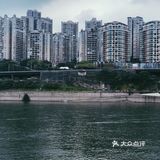 如果穿个白色的飘逸长裙跑起来，一定美极了