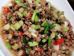 芹菜炒牛肉沫-老滇山寨•云南特色菜•地方菜•民族风情歌舞表演(金碧店)