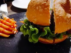 -HIGH FIVE哈福手工汉堡(桂林路店)