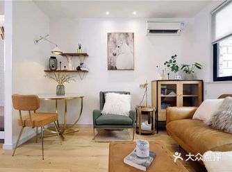 图片 入户玄关走廊连通了厨房和客餐厅，设计师在入户门