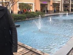 -奥特莱斯停车场