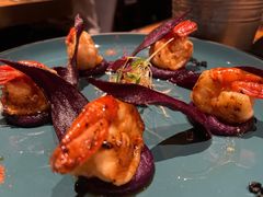 煎虾配紫薯泥薯片及姜味柠檬汁-AZUL by FUEL蓝色·法式酒馆(琶醍店)