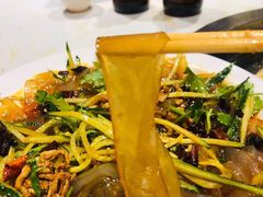 肉丝大拉皮-灶座小锅烀饼·铁锅炖(道里店)