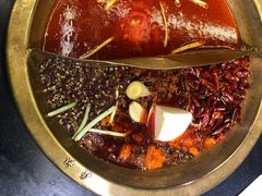 -沸炉重庆老火锅(军事博物馆店)