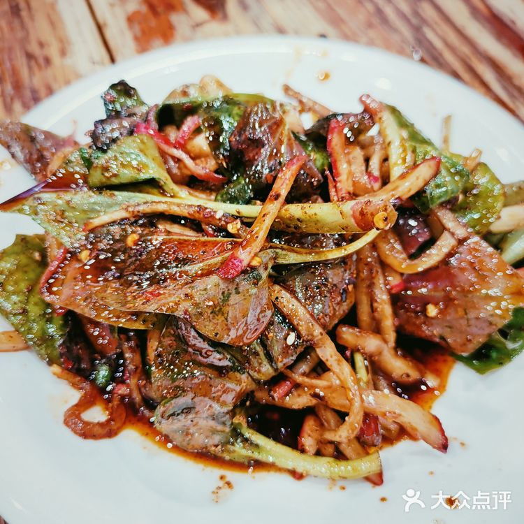 成都老牌苍蝇馆子代表之一，正餐宵夜都🉑，藕汤我能干三碗！