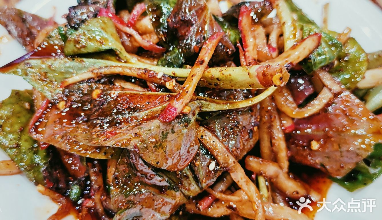 成都老牌苍蝇馆子代表之一，正餐宵夜都🉑，藕汤我能干三碗！