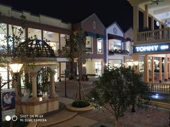 -王府井奥莱临潼小镇(临潼店)