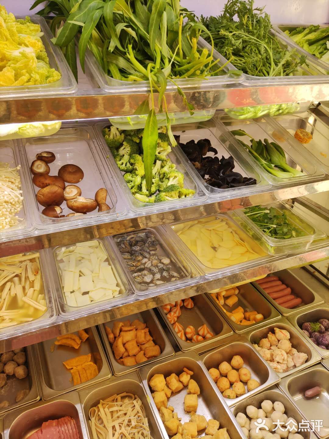 中午食堂一起来的朋友也说价格不贵，整整齐齐的食物
