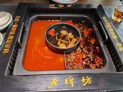 -老牌坊云南鱼豆花火锅(哈西万达店)