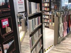 -钟书阁(群光广场店)