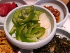 青椒丝+蒜片-小米烤肉·和牛原切-创意韩料(东关店)