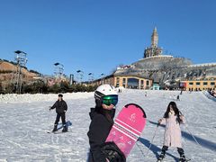 -采薇庄园四季滑雪场
