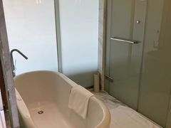 -上海滴水湖皇冠假日酒店