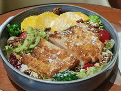 秘制鸡肉芒果牛油果沙拉-魏斯理汉堡(西安西咸吾悦广场店)