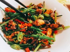 爆炒田鸡-几个木匠匠人厨房