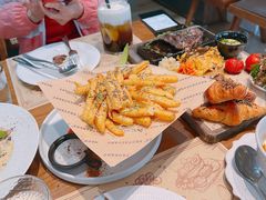 -Mark&Mars Restaurant