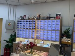 -天空之镜眼镜店蔡司依视路配镜授权零售店(望京颐堤港店)