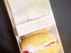草莓泡芙-壹心榴莲千层蛋糕甜品店