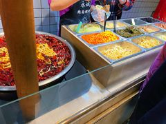 自助取餐区-三兄弟高炉烧饼