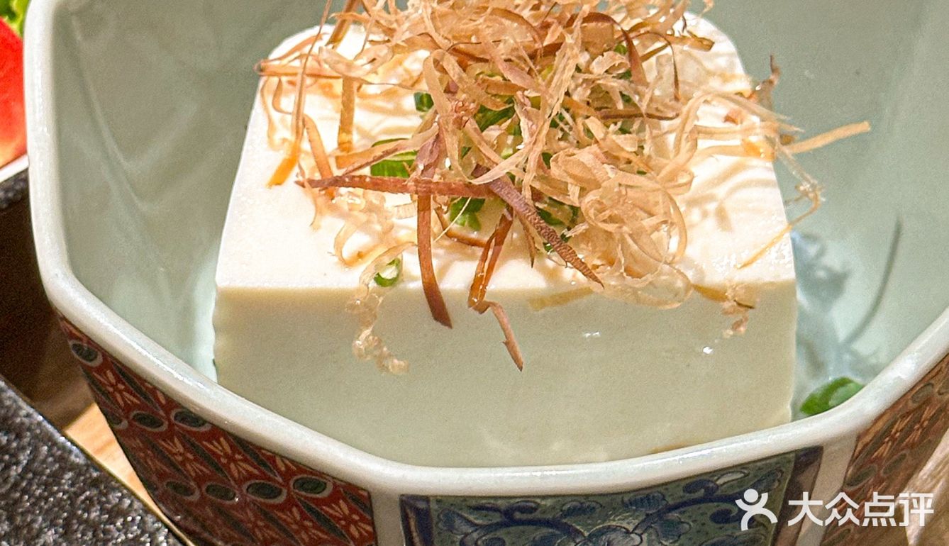 想要尝试正宗日本料理吗？南海大道有一家超级受欢迎的炭火烧居酒