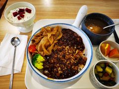 台湾卤肉饭-轻蔬不用等·素食(江苏路店)
