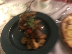 迷迭香蒜味烤春鸡配锅煎土豆块-花·fleur古董西餐厅(西城夜未央店)