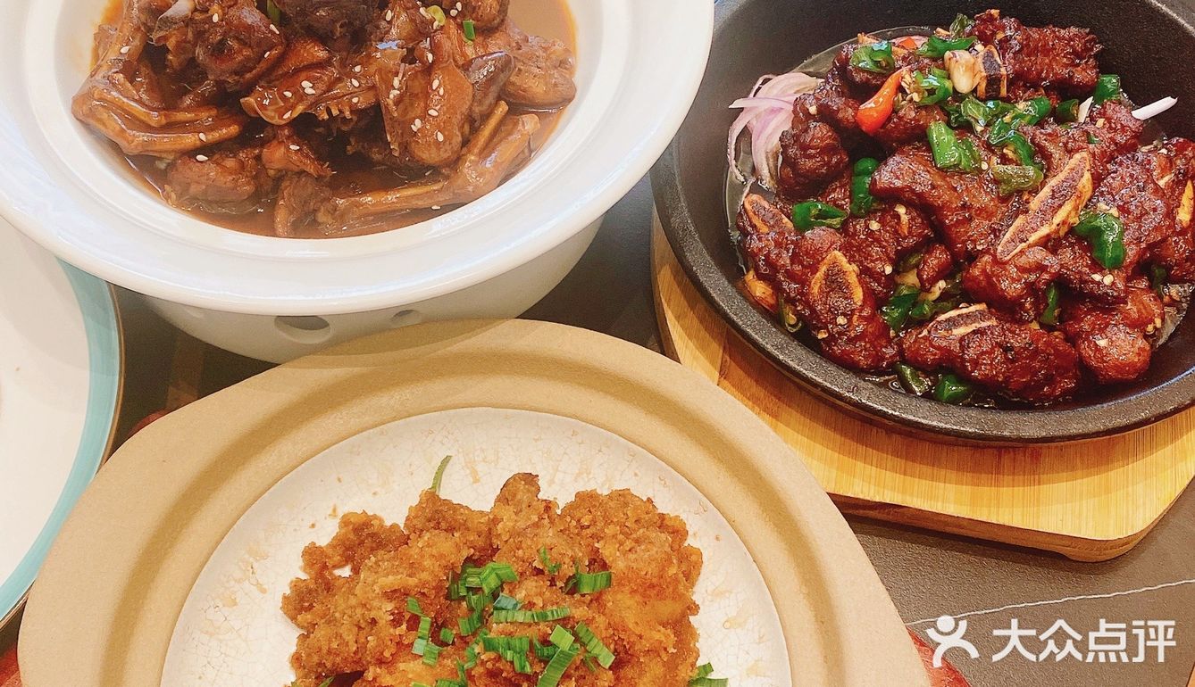 在这家店广结膳缘——菜缘 作为一个安徽人来说,味道很棒!