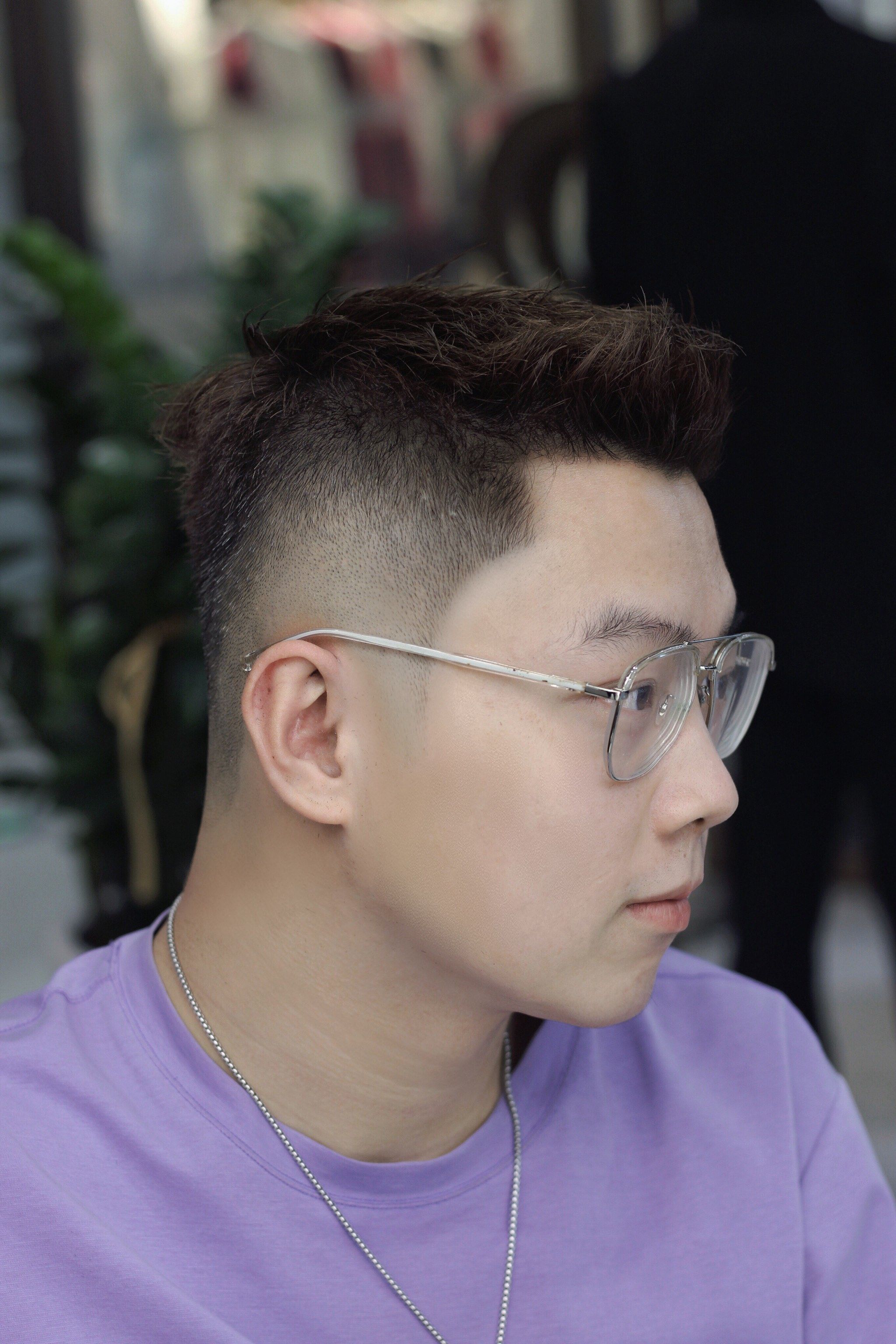 观察r]\\n?脸型比较方的或者比较正气