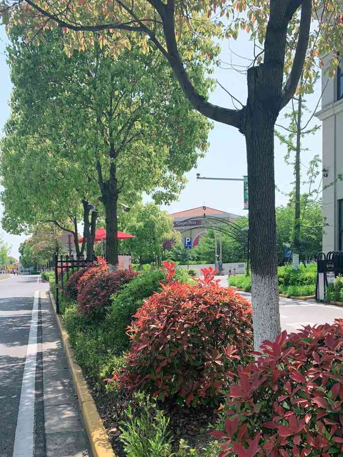 百联奥特莱斯-"无锡百联奥特莱斯就在硕放机场附近,靠近无.