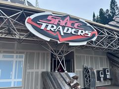 -小镇影院迪士尼小熊Duffy与他的朋友合影地