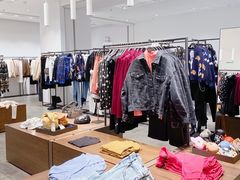 -URBAN REVIVO(上海中庚漫游城店)