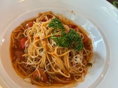 -Chom Cafe and Restaurant