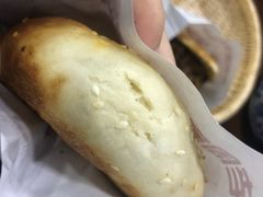 芝麻烧饼-穆得·老周家牛肉烧饼(普利街店)