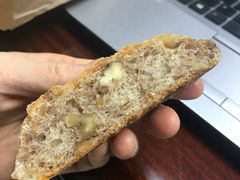 核桃芝士麦法包-PAPER STONE BAKERY(天环店)