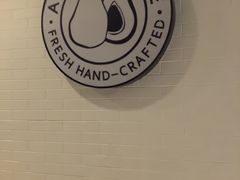 门口的标志-油梨树 AVOCADO TREE(亮马桥店)