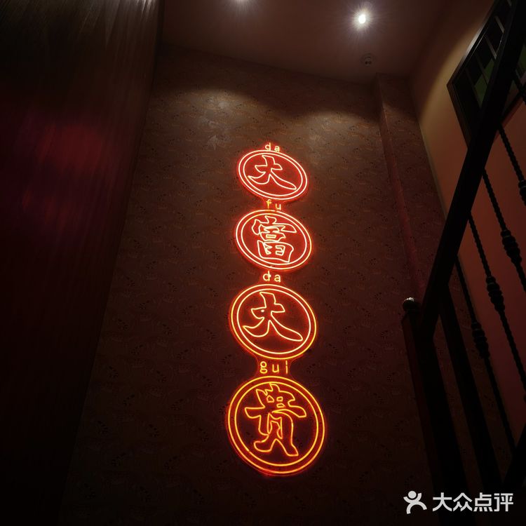 鸿姐老火锅鹏新店折扣券抢购啦[礼花]