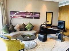 -上海滴水湖皇冠假日酒店