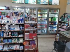 零售区-全家便利店(愚园店)