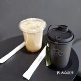 在明湖广场附近的咖啡店